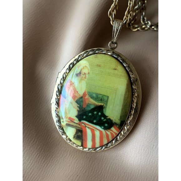 SOLD Maximal Art Vintage Style Betsy Ross American Flag Painting Locket - Picture 3 of 5